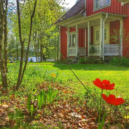 Viktors Affaershus Bed & Breakfast Atran Exterior photo