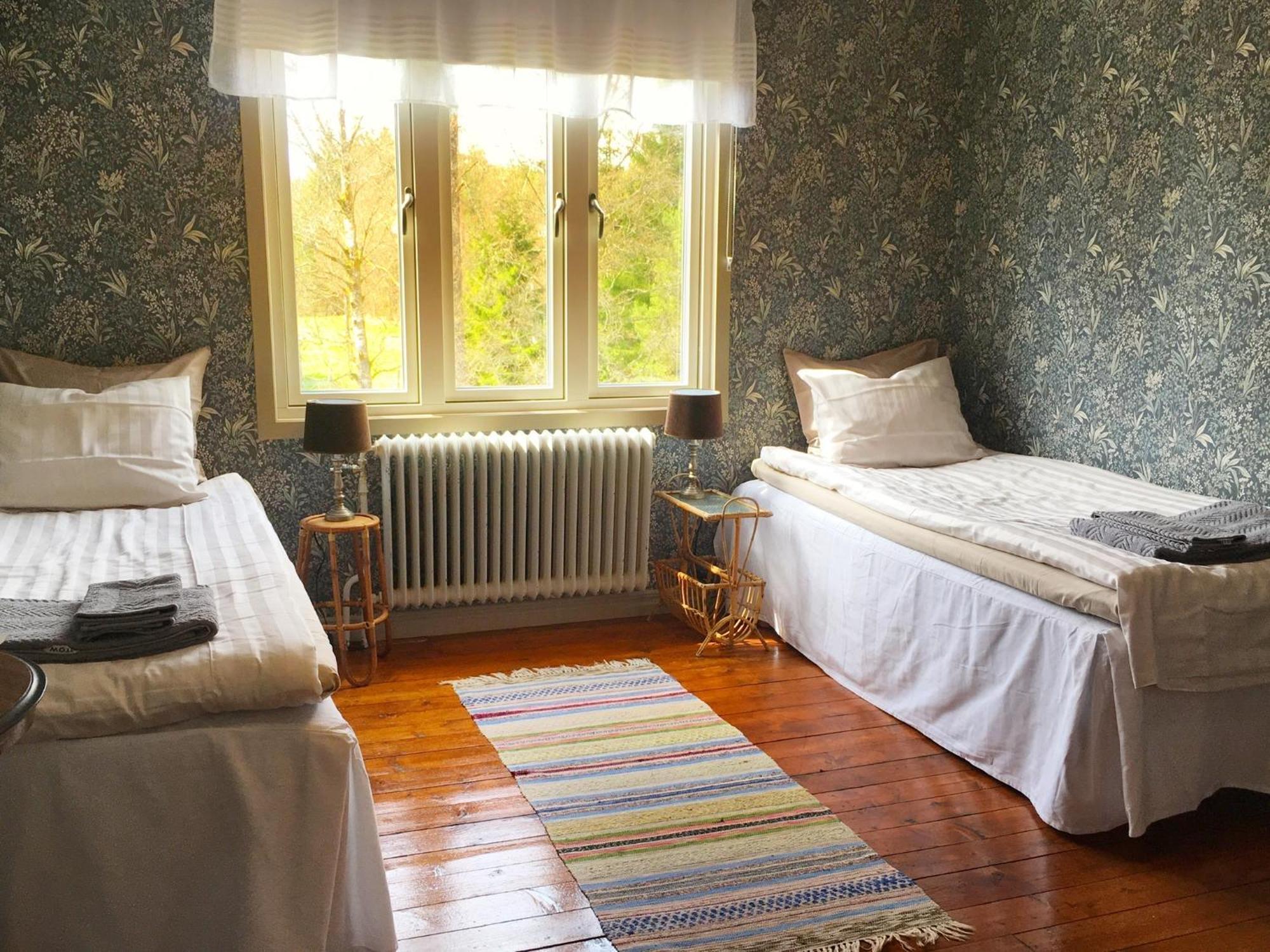 Viktors Affaershus Bed & Breakfast Atran Exterior photo