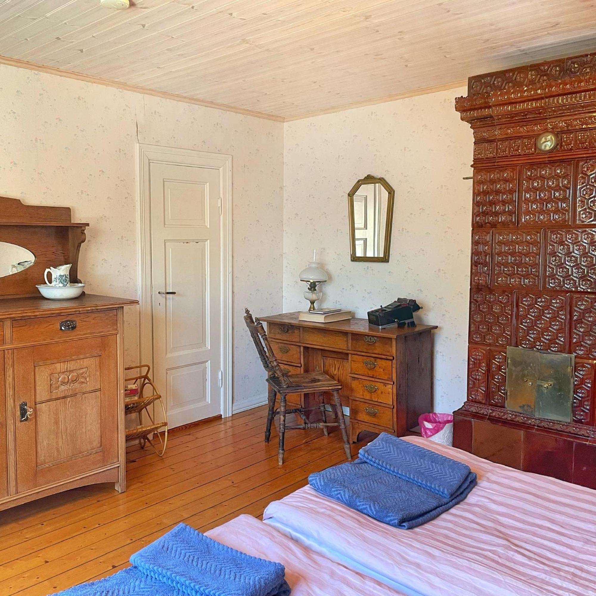 Viktors Affaershus Bed & Breakfast Atran Exterior photo